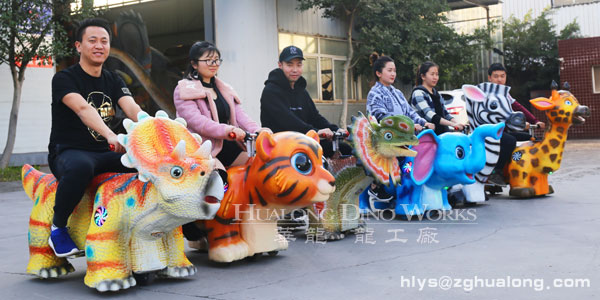 華龍藝術(shù)各式各樣的小型電瓶車